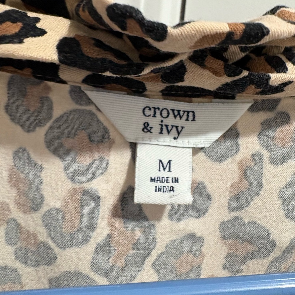 Crown & Ivy Medium Blouse Bundle - Picture 7 of 12